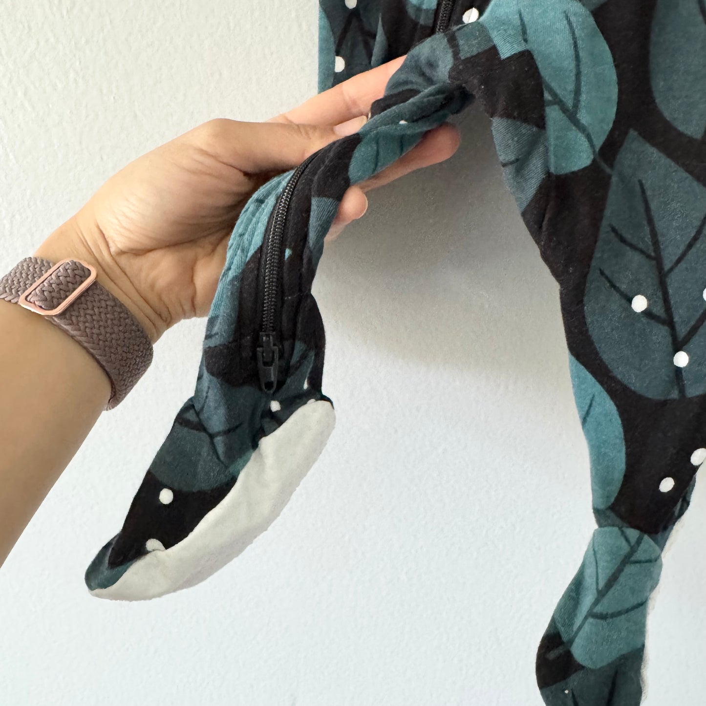 Zippyjamz / Black x leafs romper / 3-6M