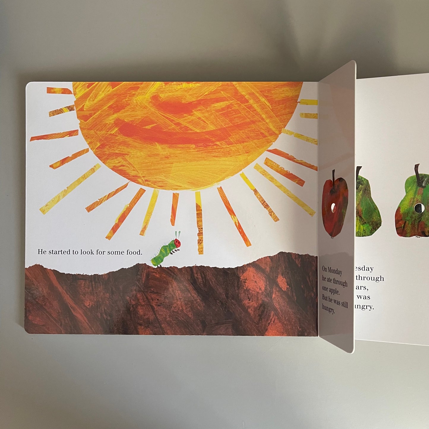 The Very Hungry Caterpillar (with CD) / Eric Carle
