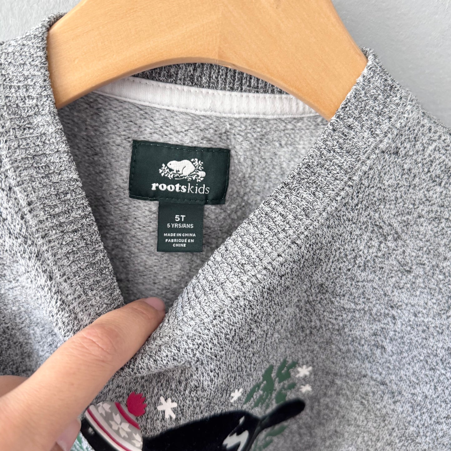Roots / Salt and pepper holiday sweatshirt / 5T