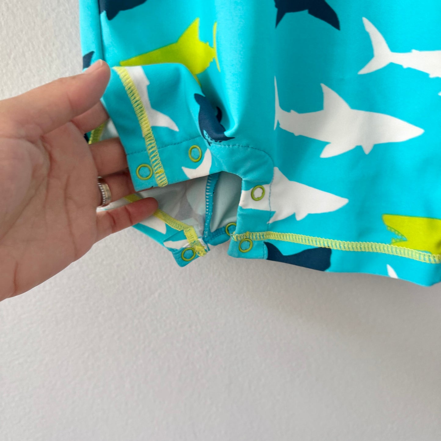 Hatley / Blue shark rash guard / 12-18M
