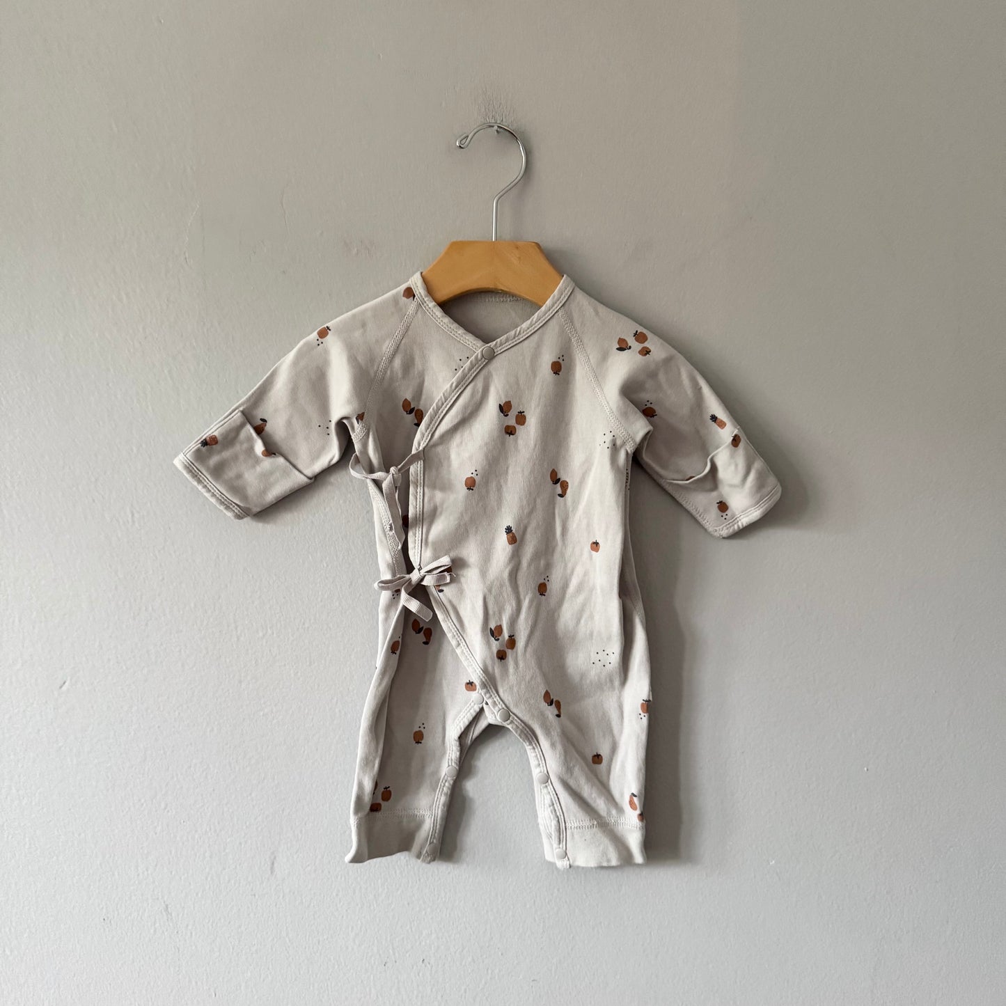 No brand / Light grey romper / 3M