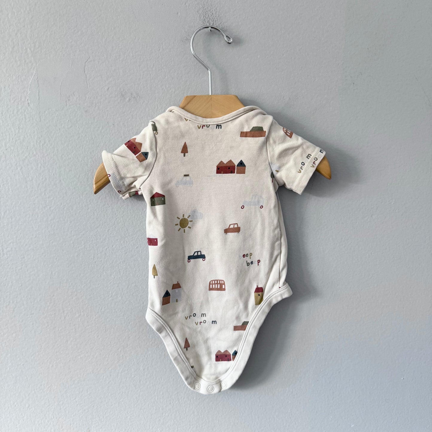Mamas & Papas / Beige onesie / 3-6M