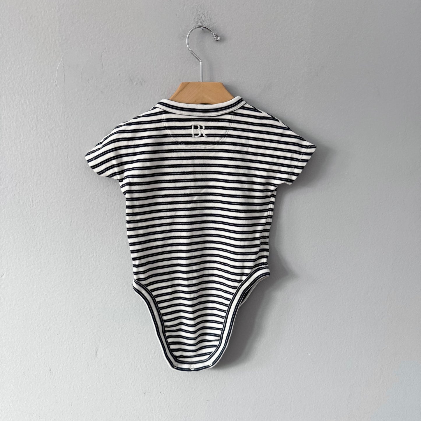 BR Baby / White black short sleeve onesie / 12-18M