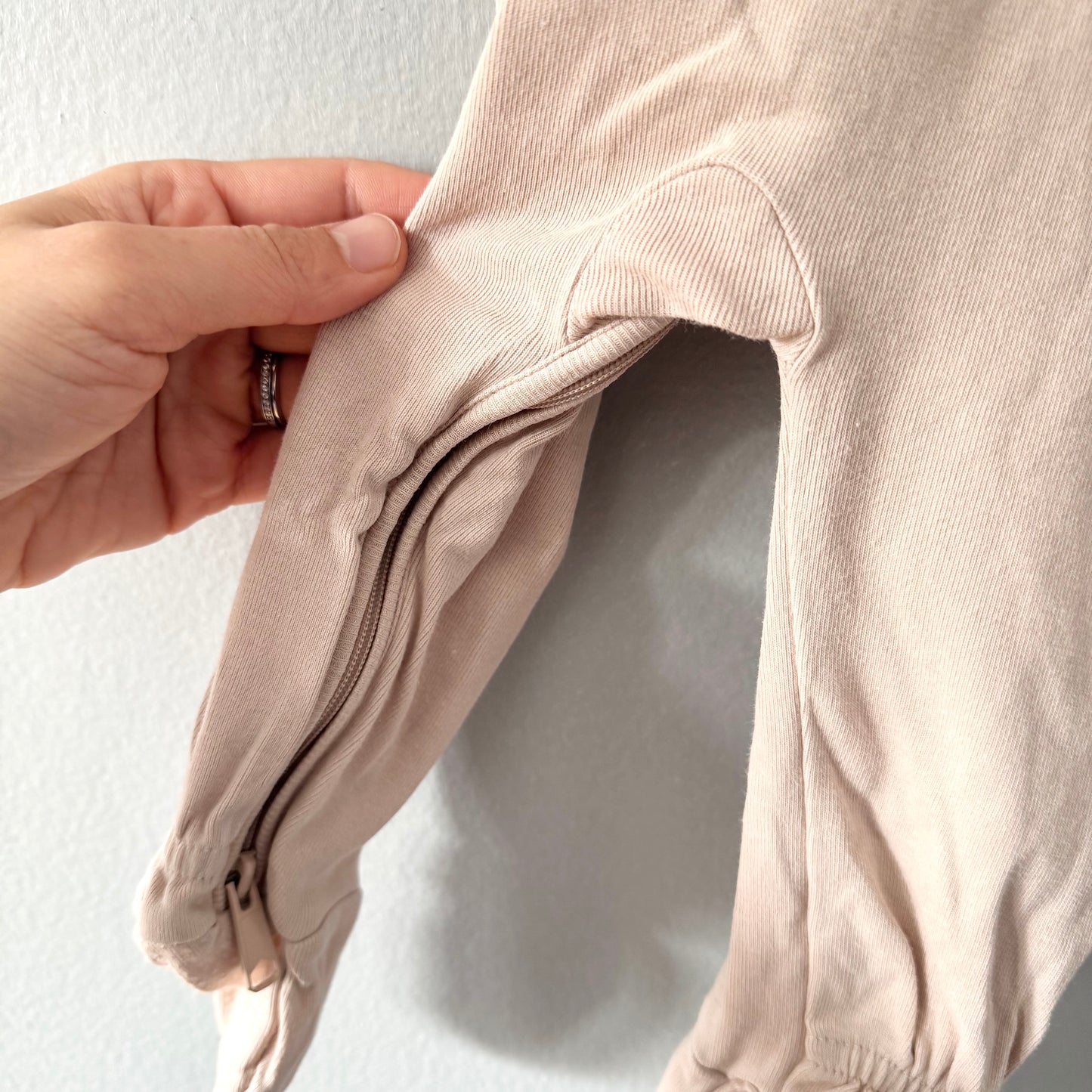 Susukoshi / Light pink beige romper / 0-3M