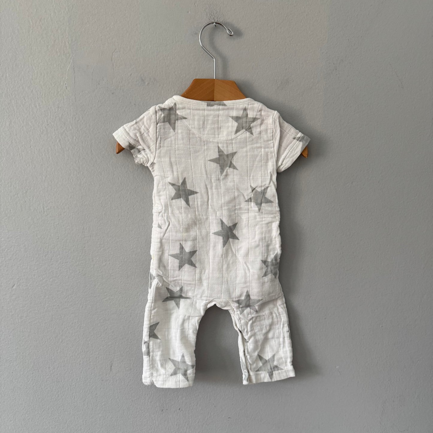 Aden + Anais / White x star muslin romper / 0-3M