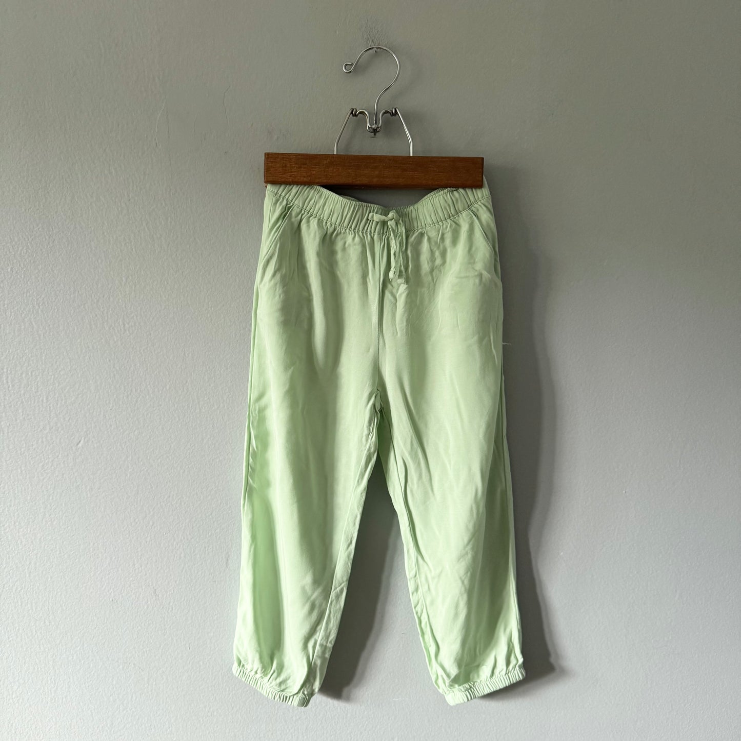 H&M / Light green viscose pants / 3-4Y