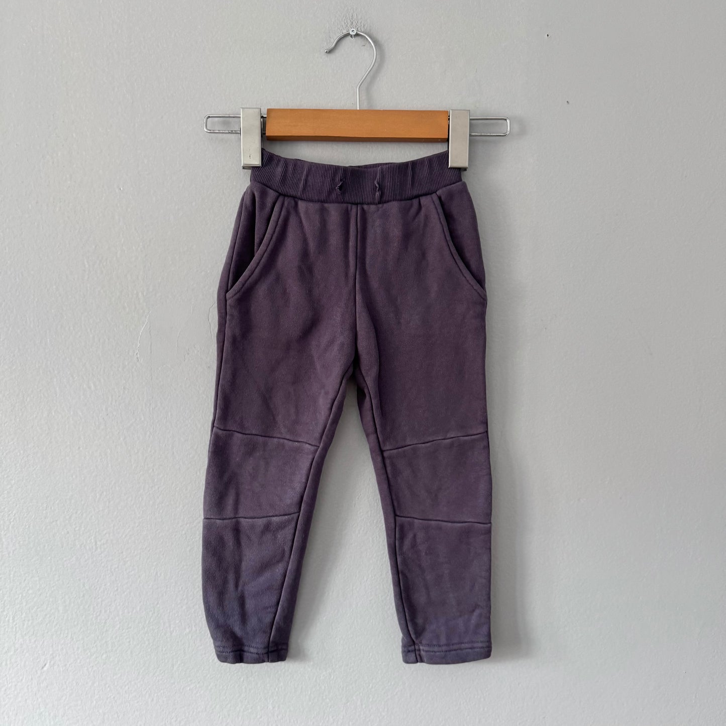 Little Rowe / Dark grey sweatpants / 3Y