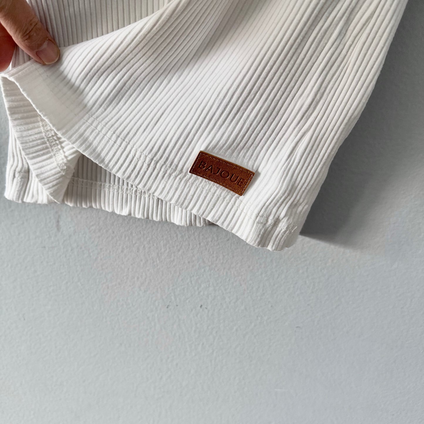 Bajoue / White ribbed short sleeve / 2-4T