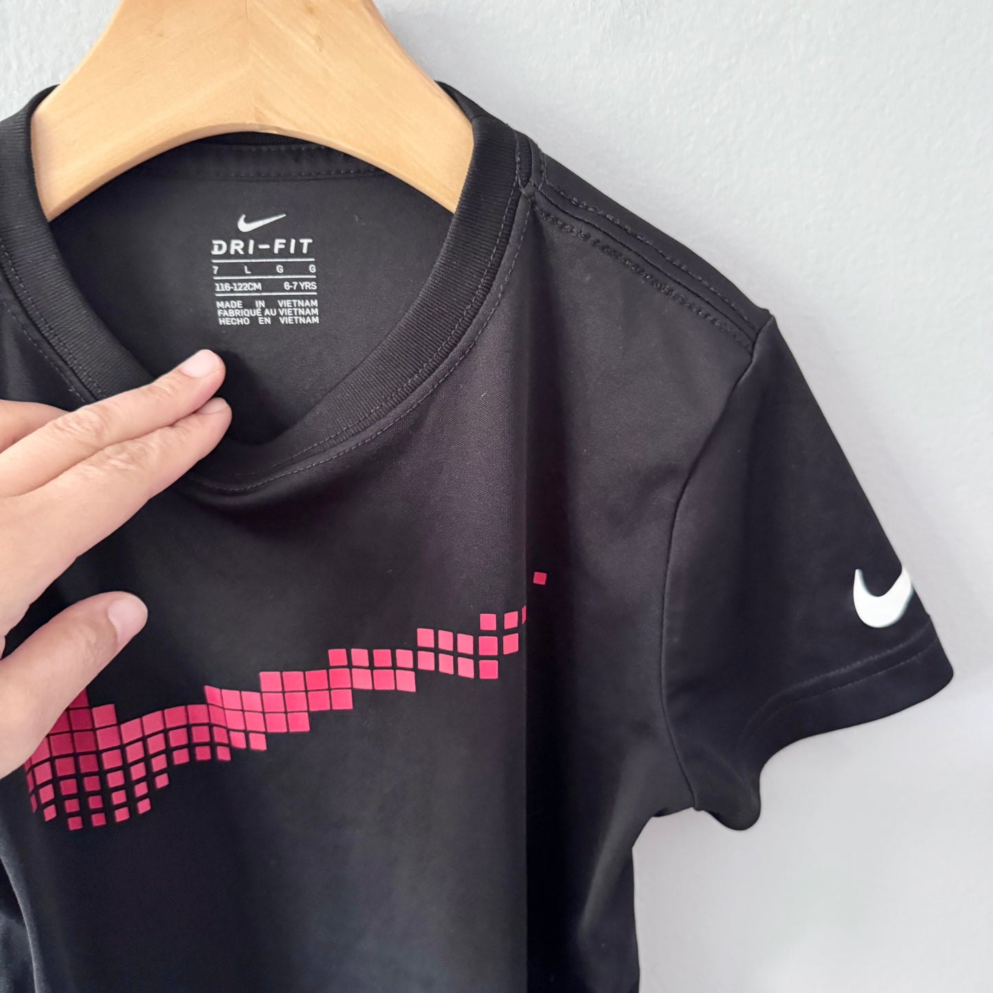 Nike / Black Dri Fit top / 6-7Y