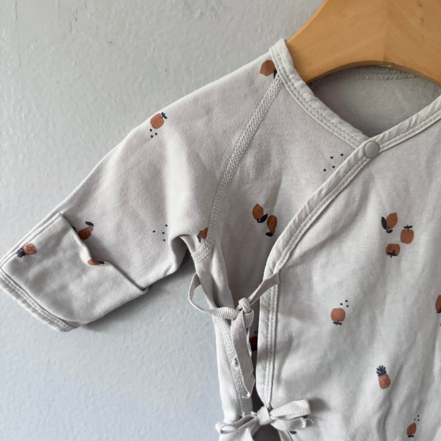 No brand / Light grey romper / 3M