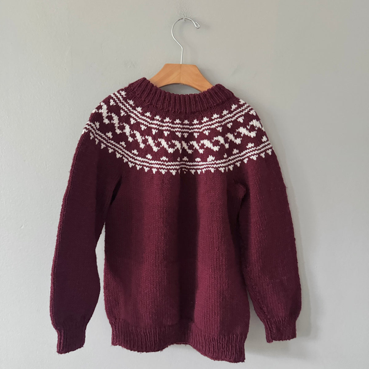 Handmade / Burgundy knit pullover / 7-8Y