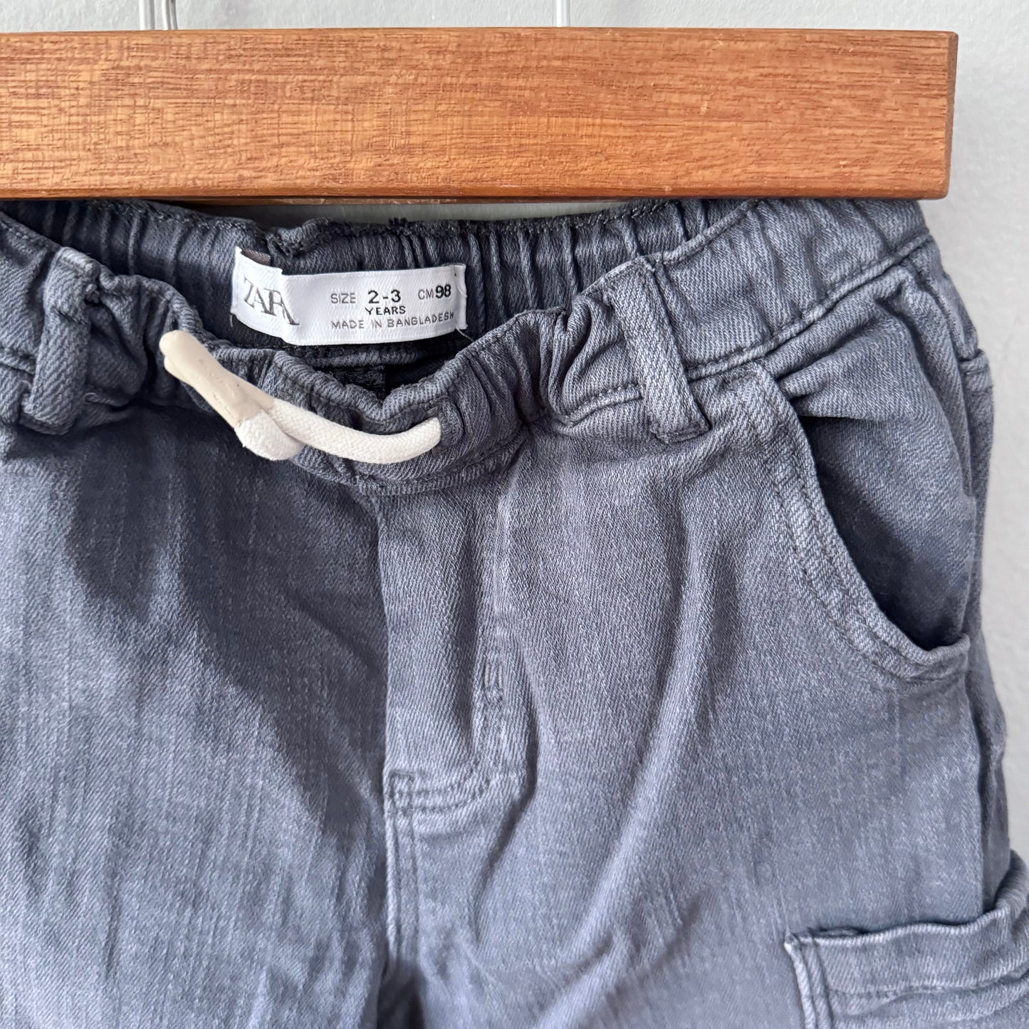 Zara / Dark grey denim cargo pants / 2-3Y
