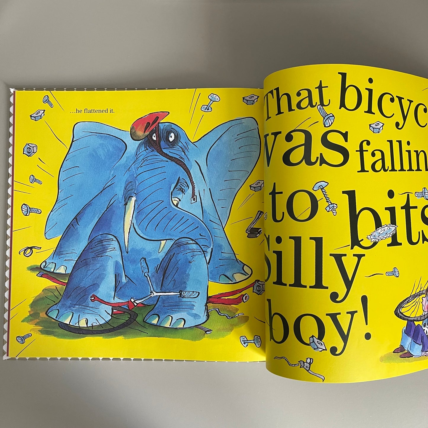 The Slightly Annoying Elephant / David Walliams