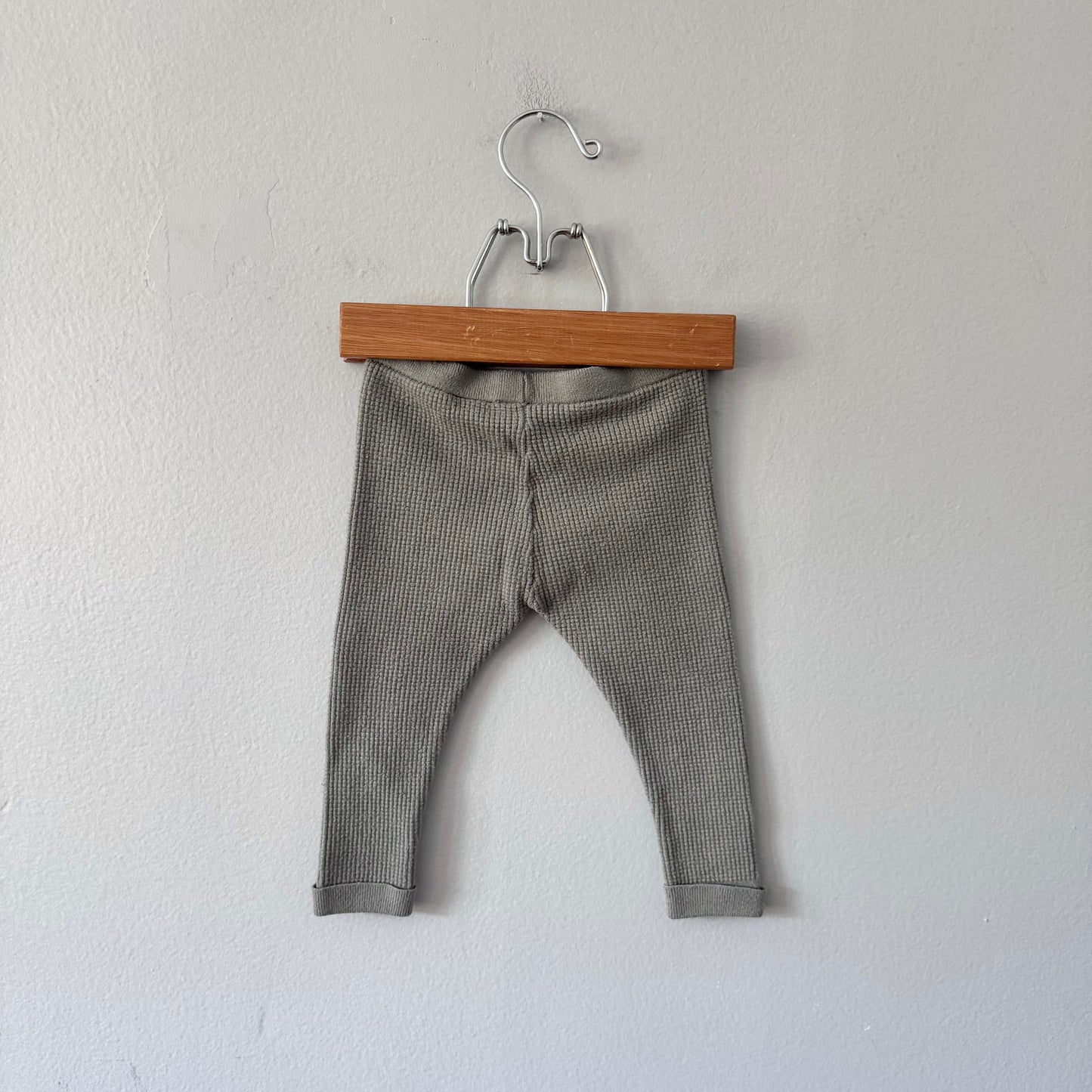 Zara / Khaki knit leggings / 9-12M