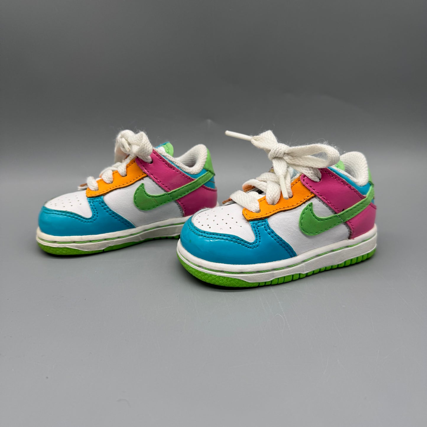 Nike / Running Shoes / US4