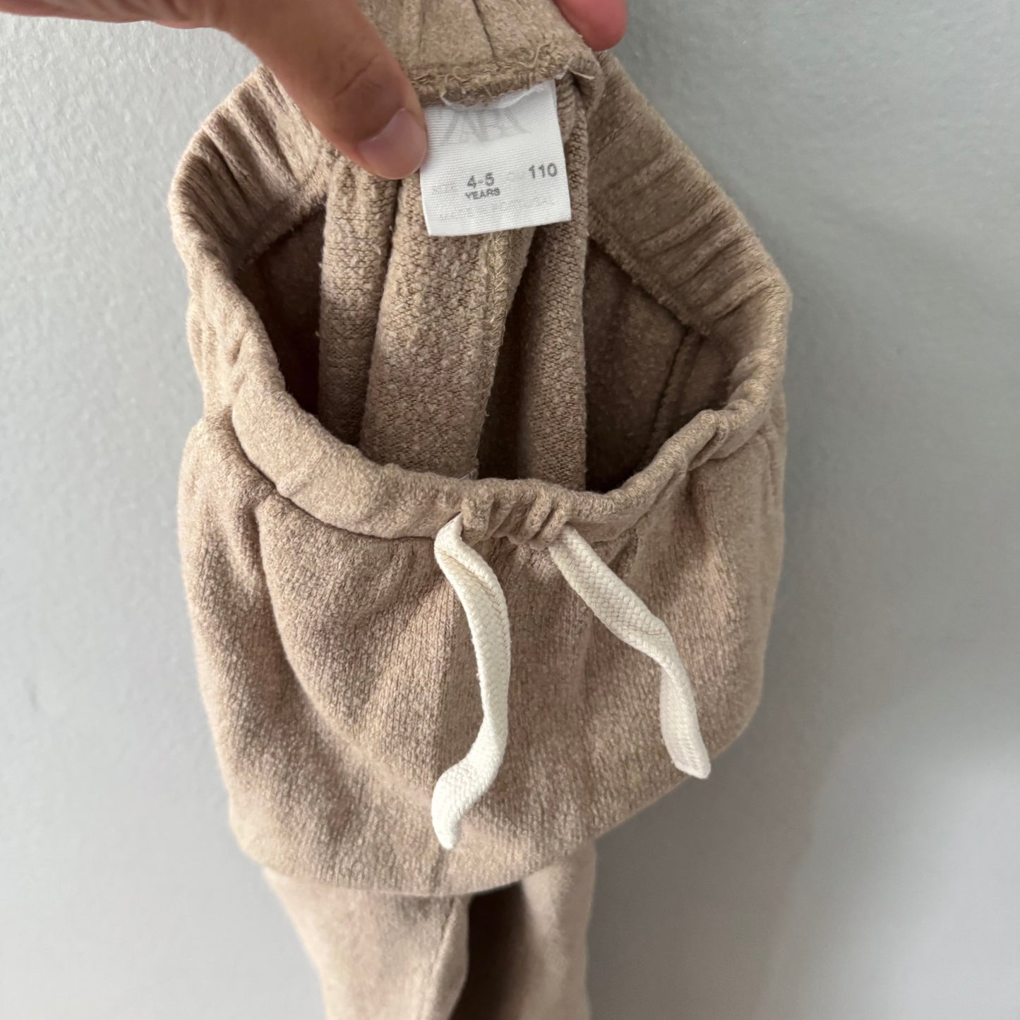 Zara / Beige soft pants / 4-5Y