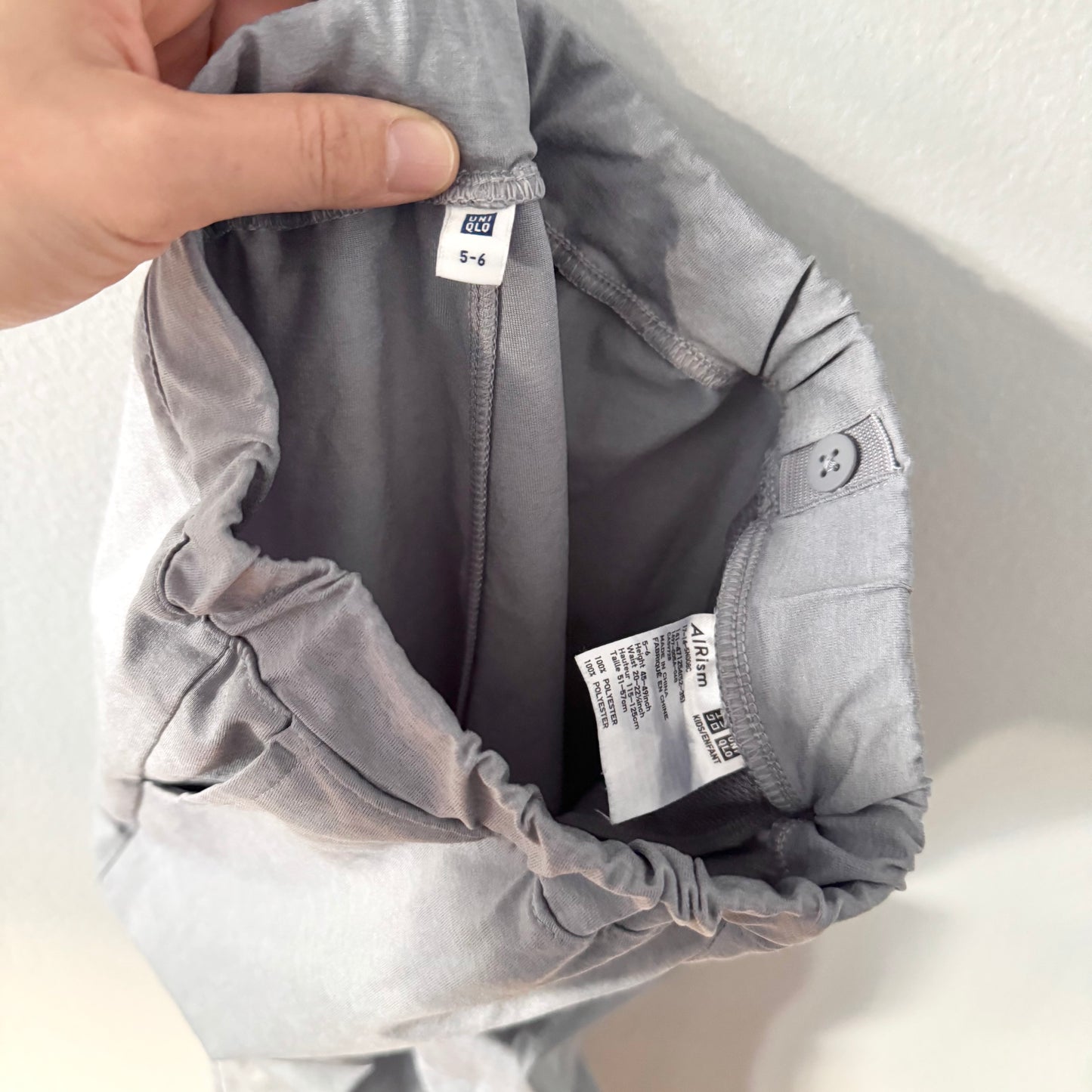 Uniqlo / Light grey active pants / 5-6Y