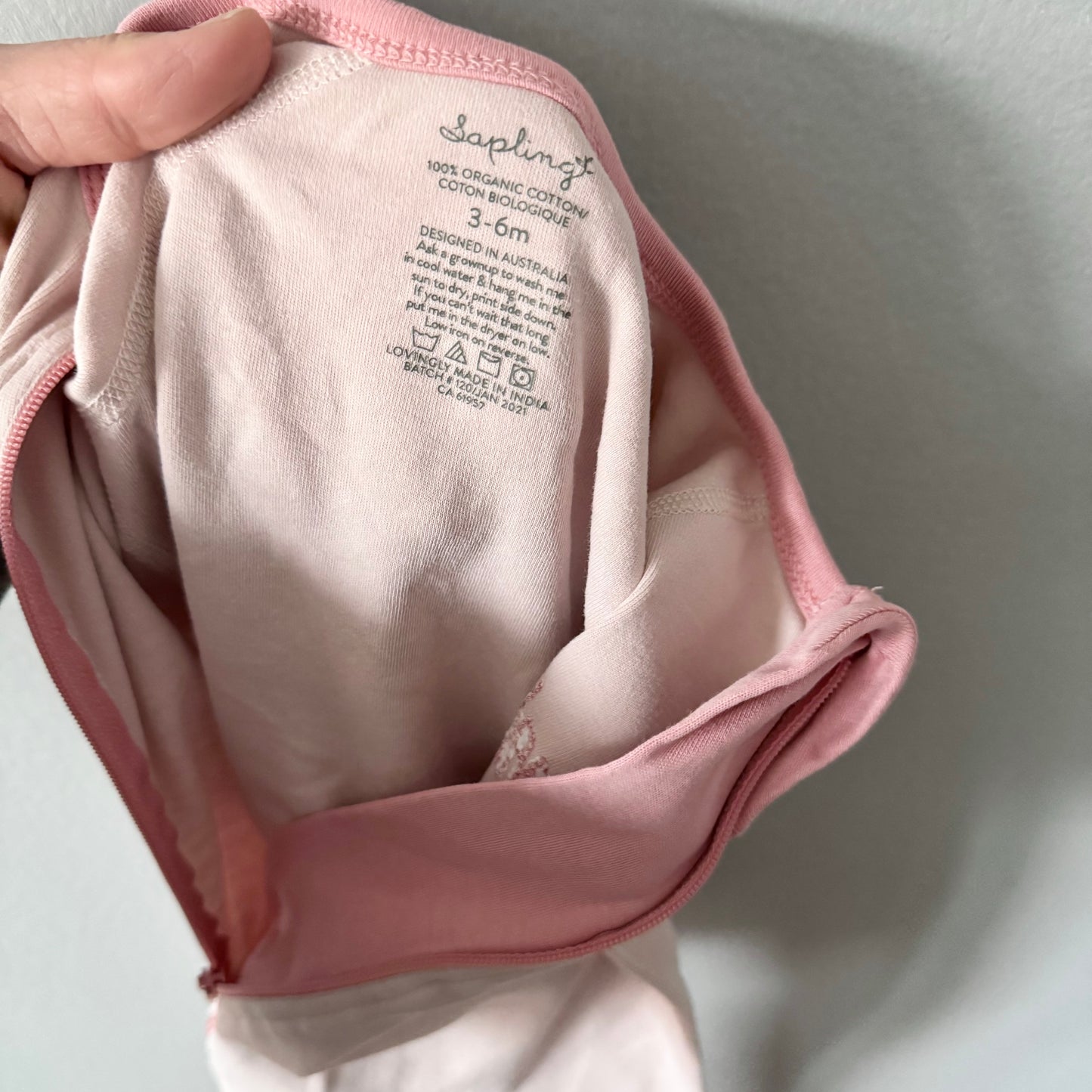 Sapling / Light pink x heart romper / 3-6M