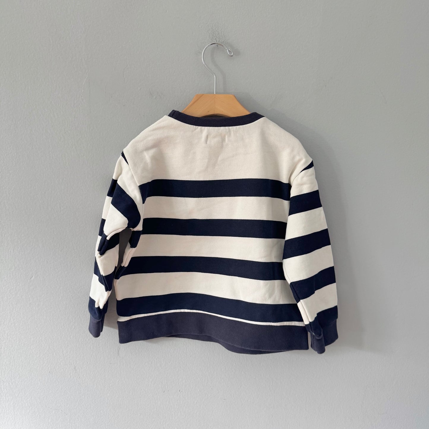 Hatley / White x navy stripe sweatshirt / 4Y