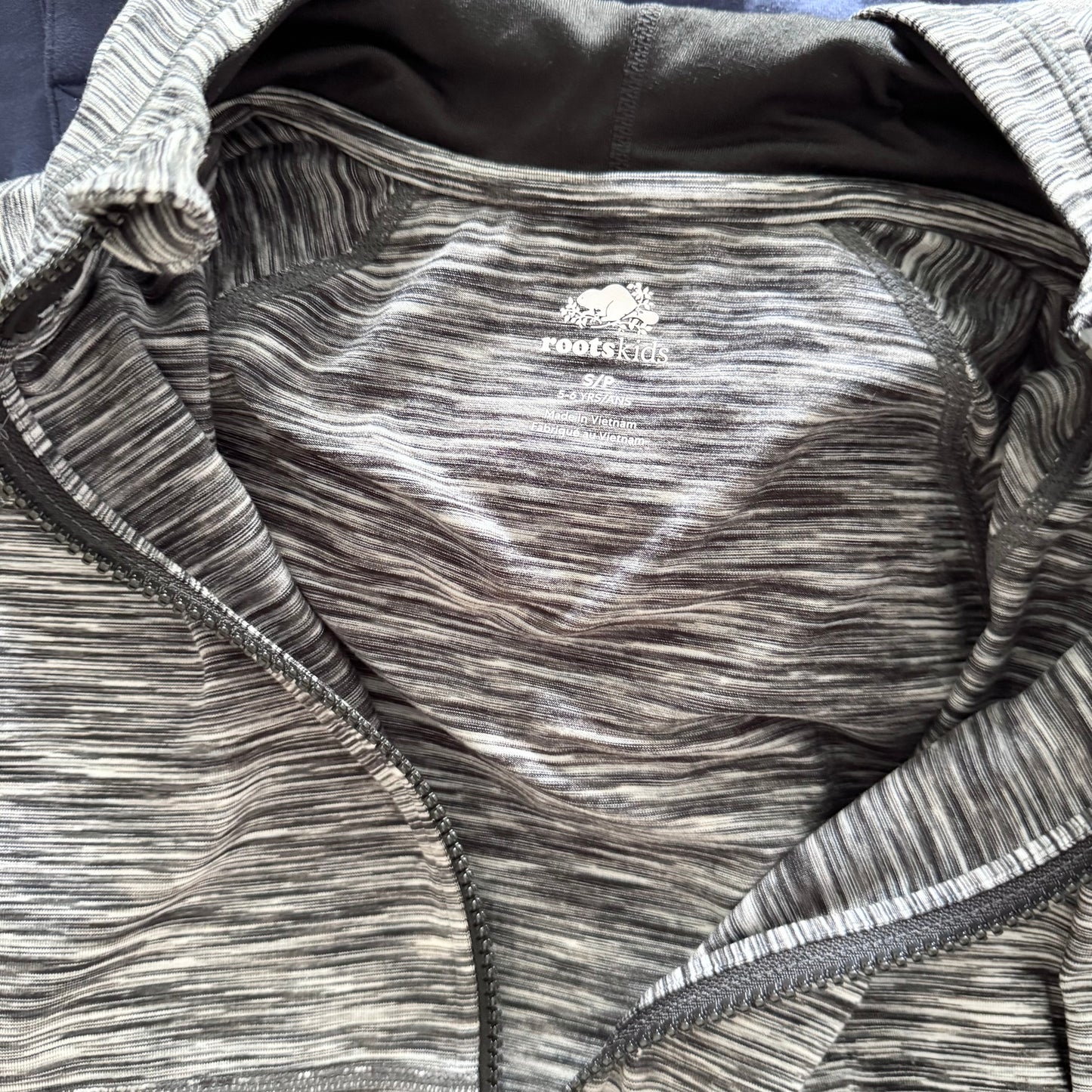 Roots / Sweat à capuche zippé / 5-6 ans