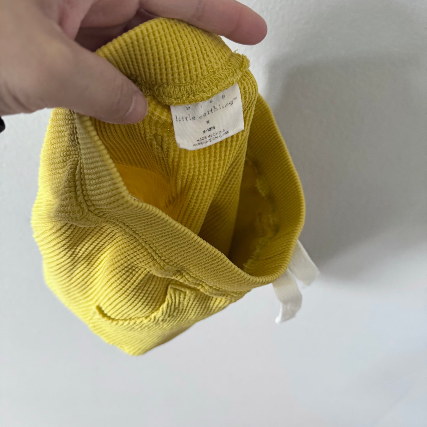 Lève-toi, petit terrien / Short gaufre jaune / 9-12M