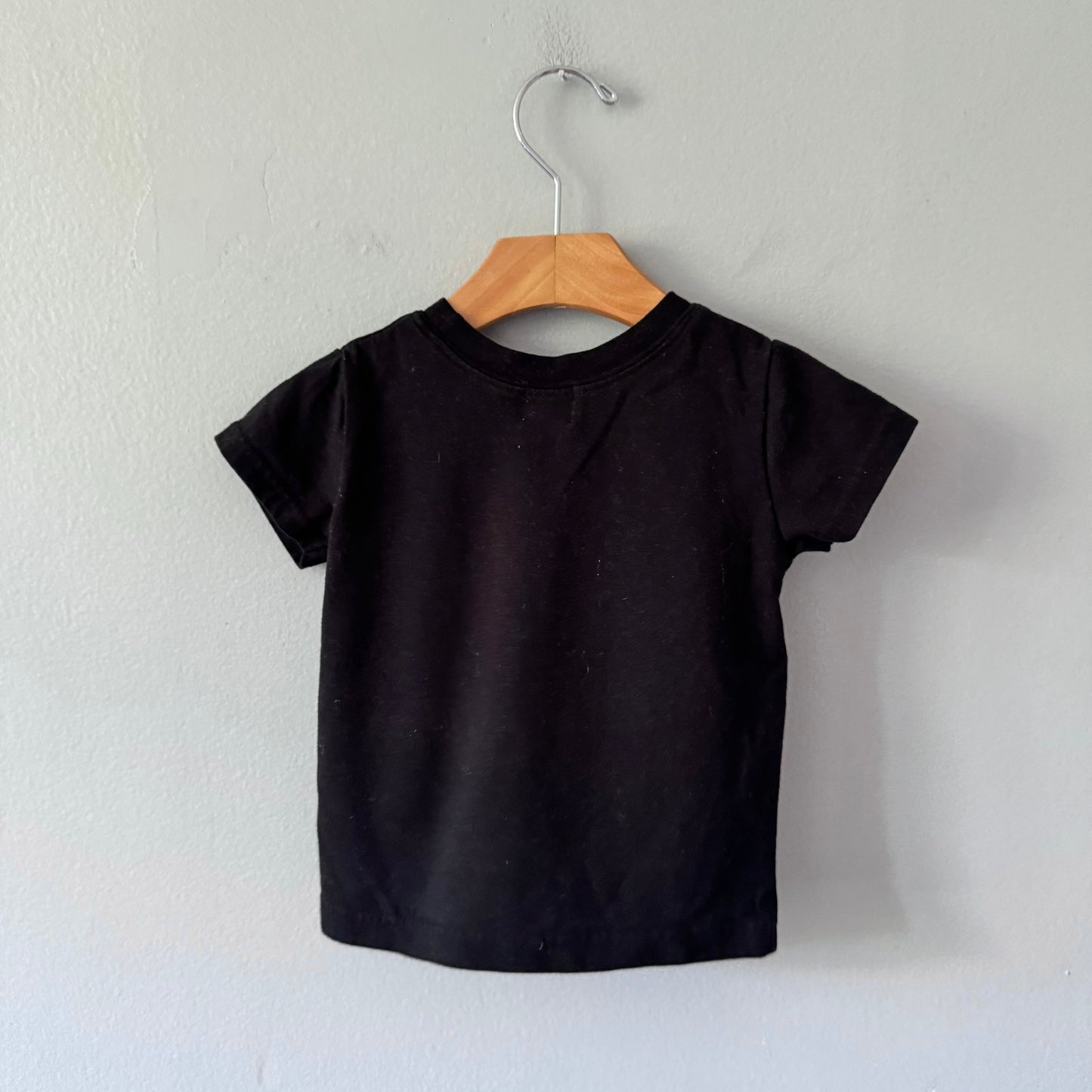 Disney / Black x golden Mickey T-shirt / 12-18M