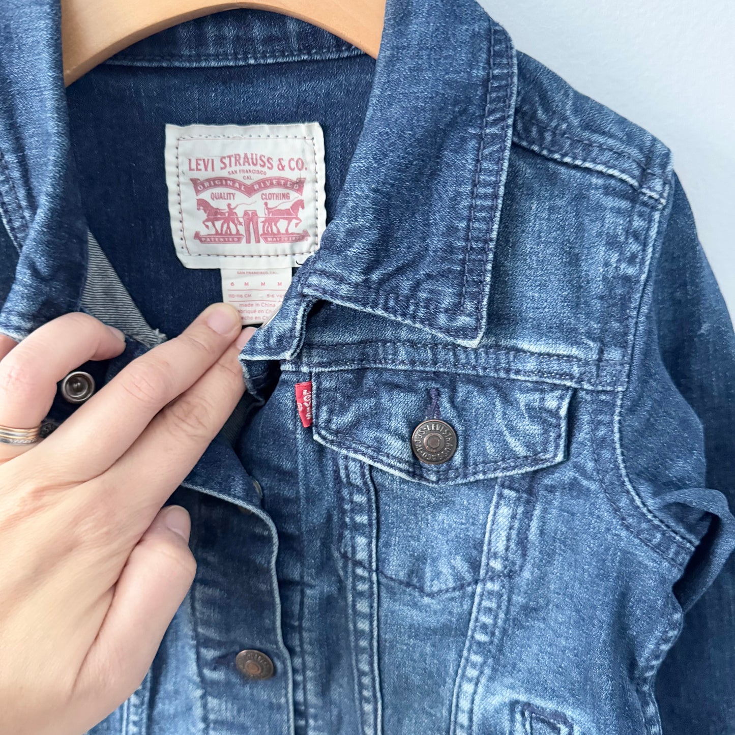 Levi's / Denim jacket / 5-6Y(Fits 4-5Y)