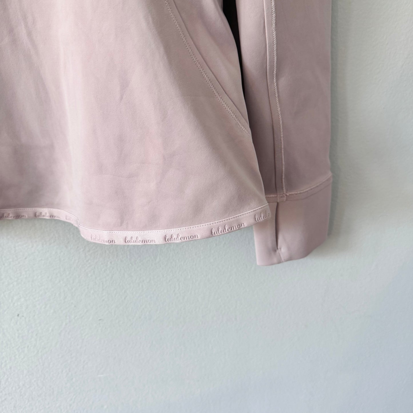 Lululemon / Light purple active zip up top / Women 8