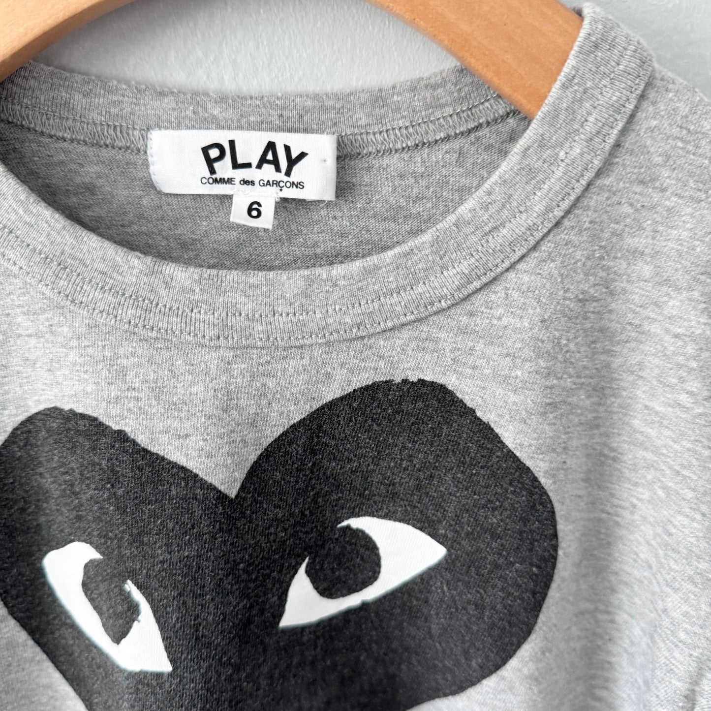 Comme des Garçons PLAY / Light grey T-shirt / 6Y
