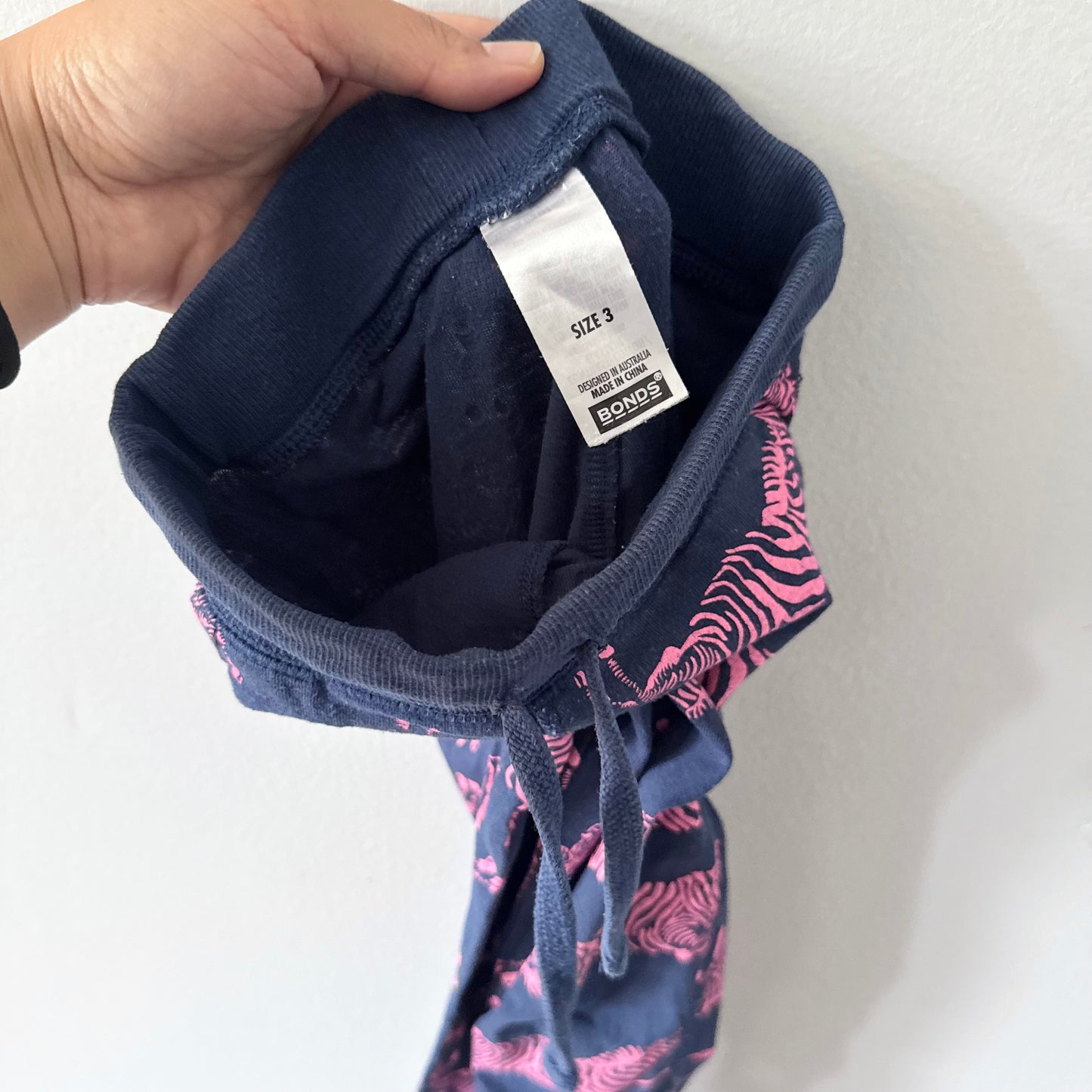 Bonds / Navy x pink pants / 3Y