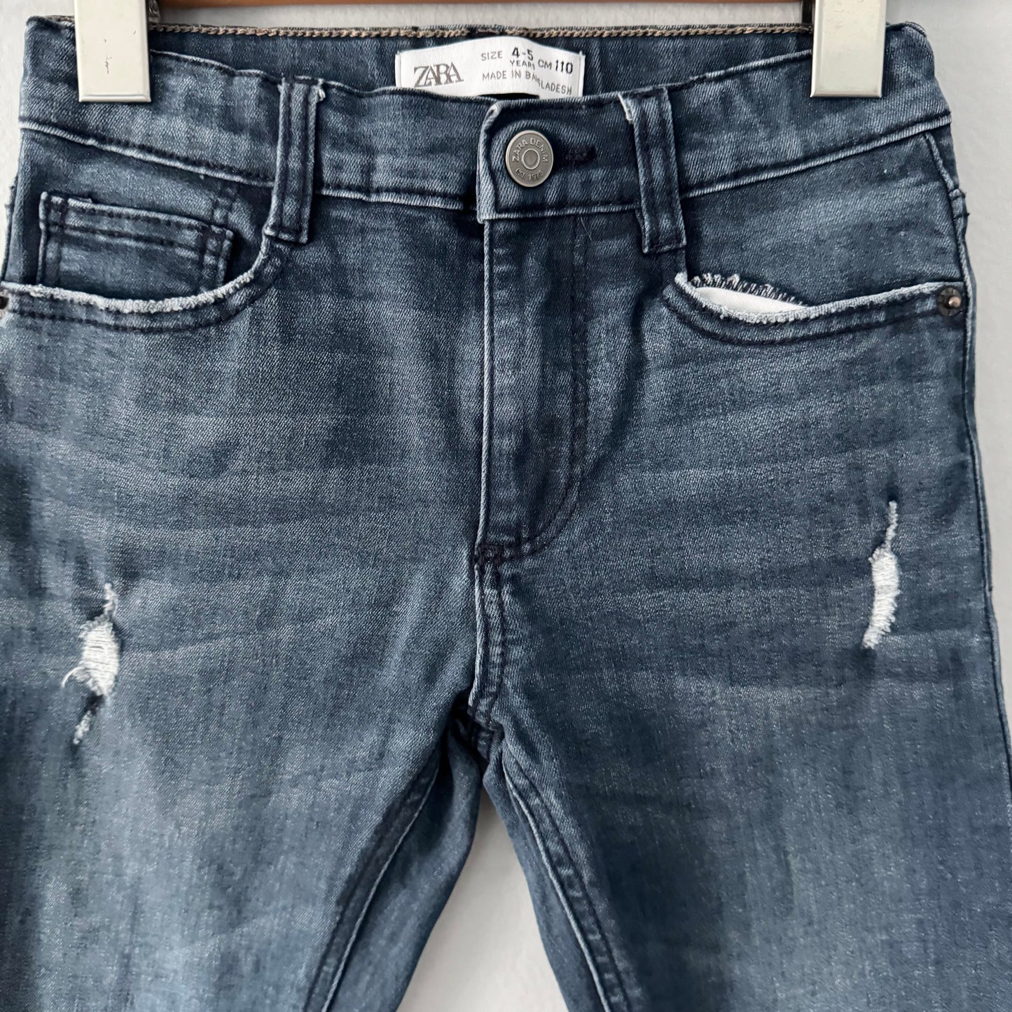 Zara / Damaged stretch denim / 4-5Y