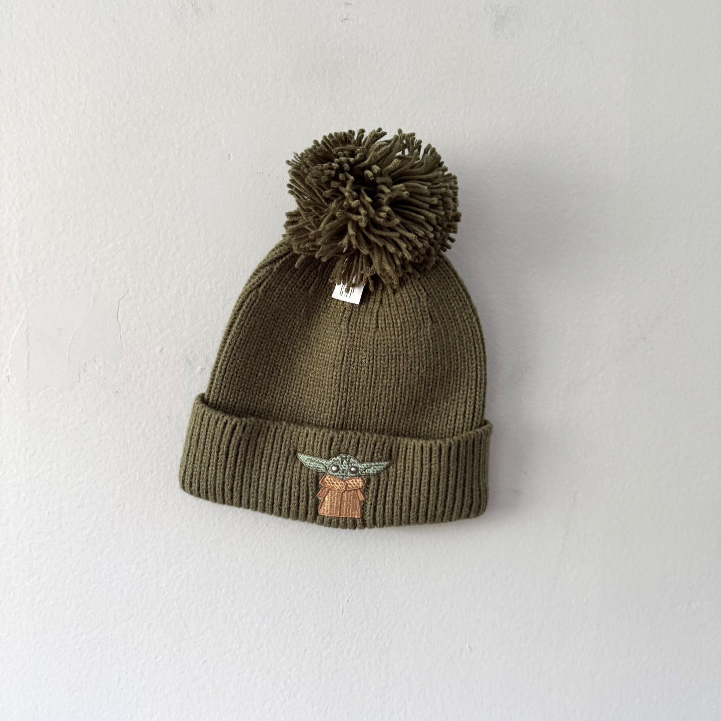 Gap / Khaki Yoda pompom beanie / 2-3Y - New with tag
