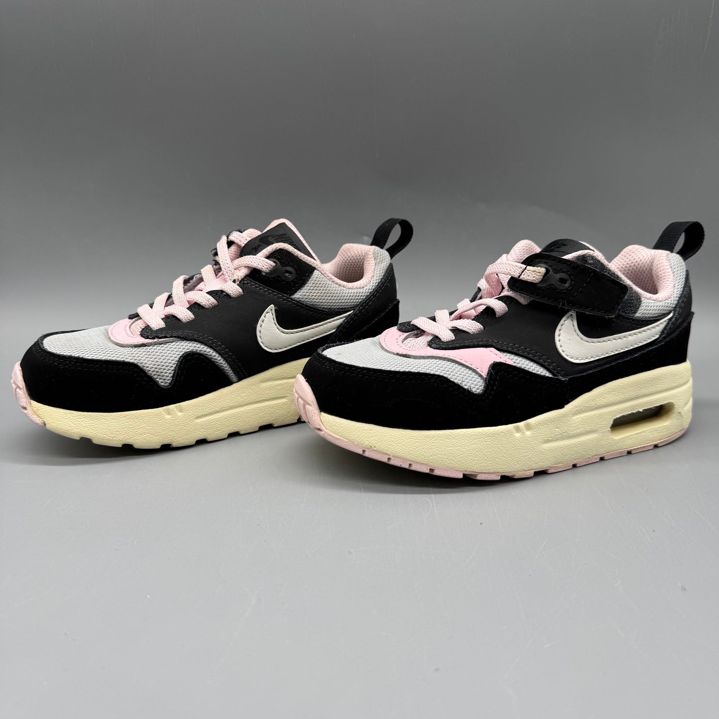 Nike / Air Max / Running Shoes / US11