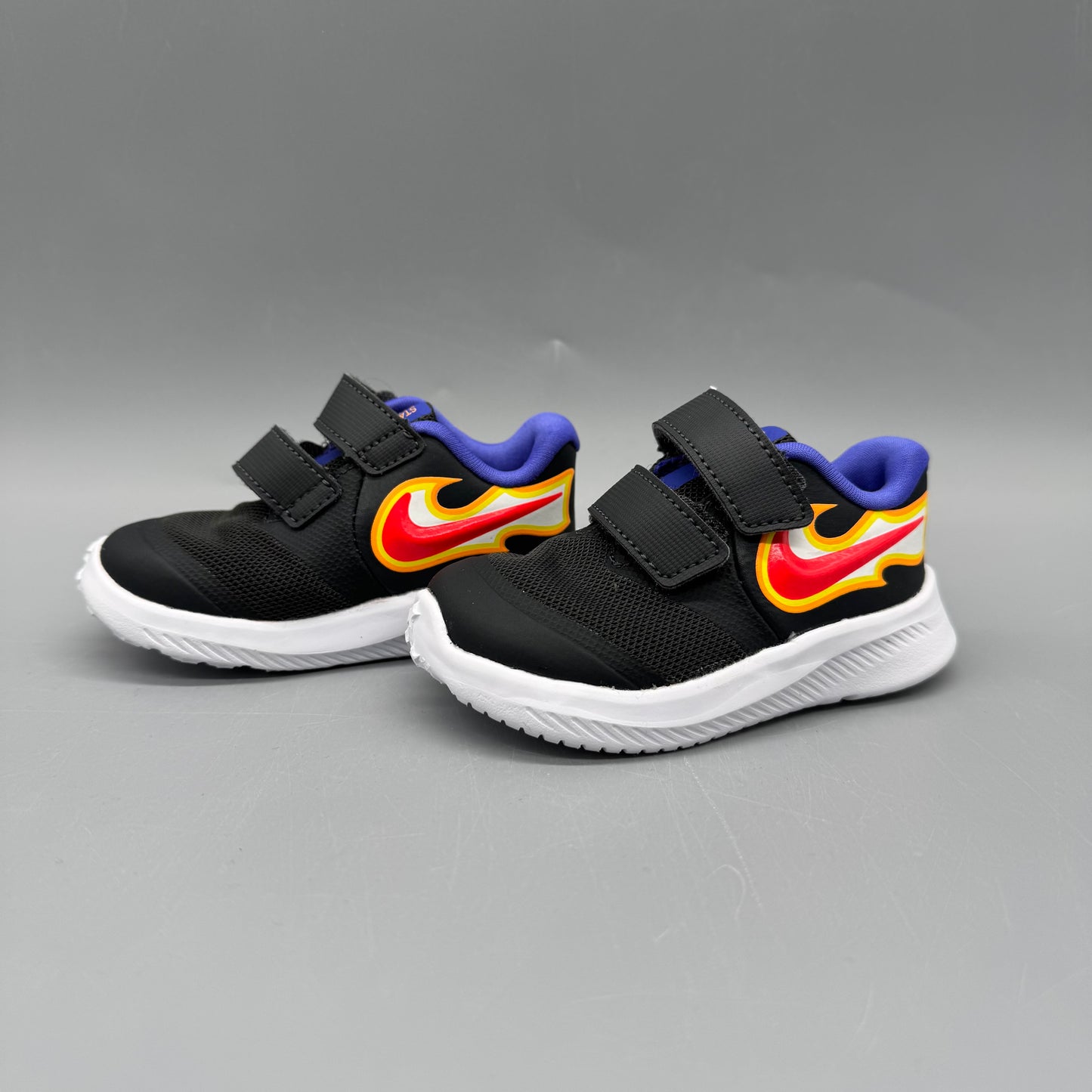 Nike / Running Shoes / US4