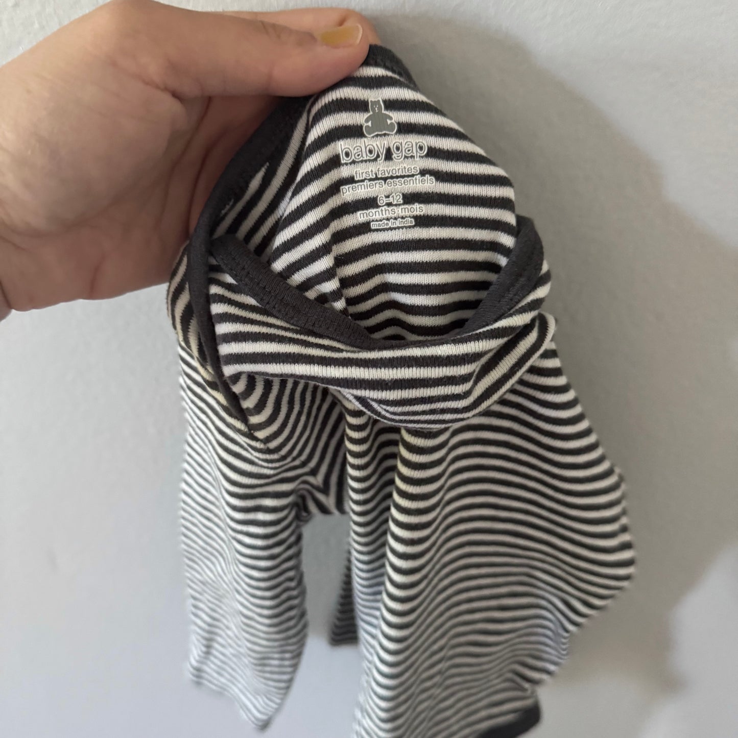 Gap / Black white stripe onesie & pants set / 6-12M