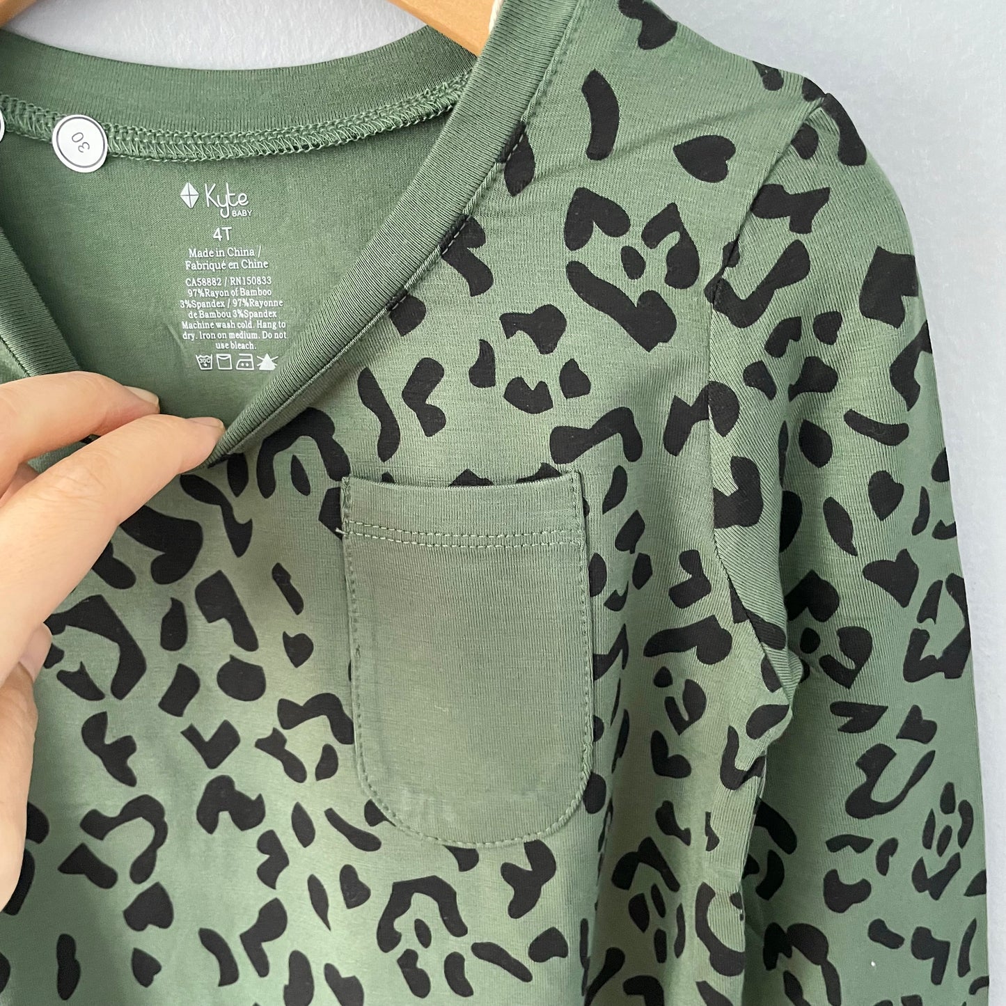 Kyte / Long sleeve crew neck tee - Hunter Leopard / 4T