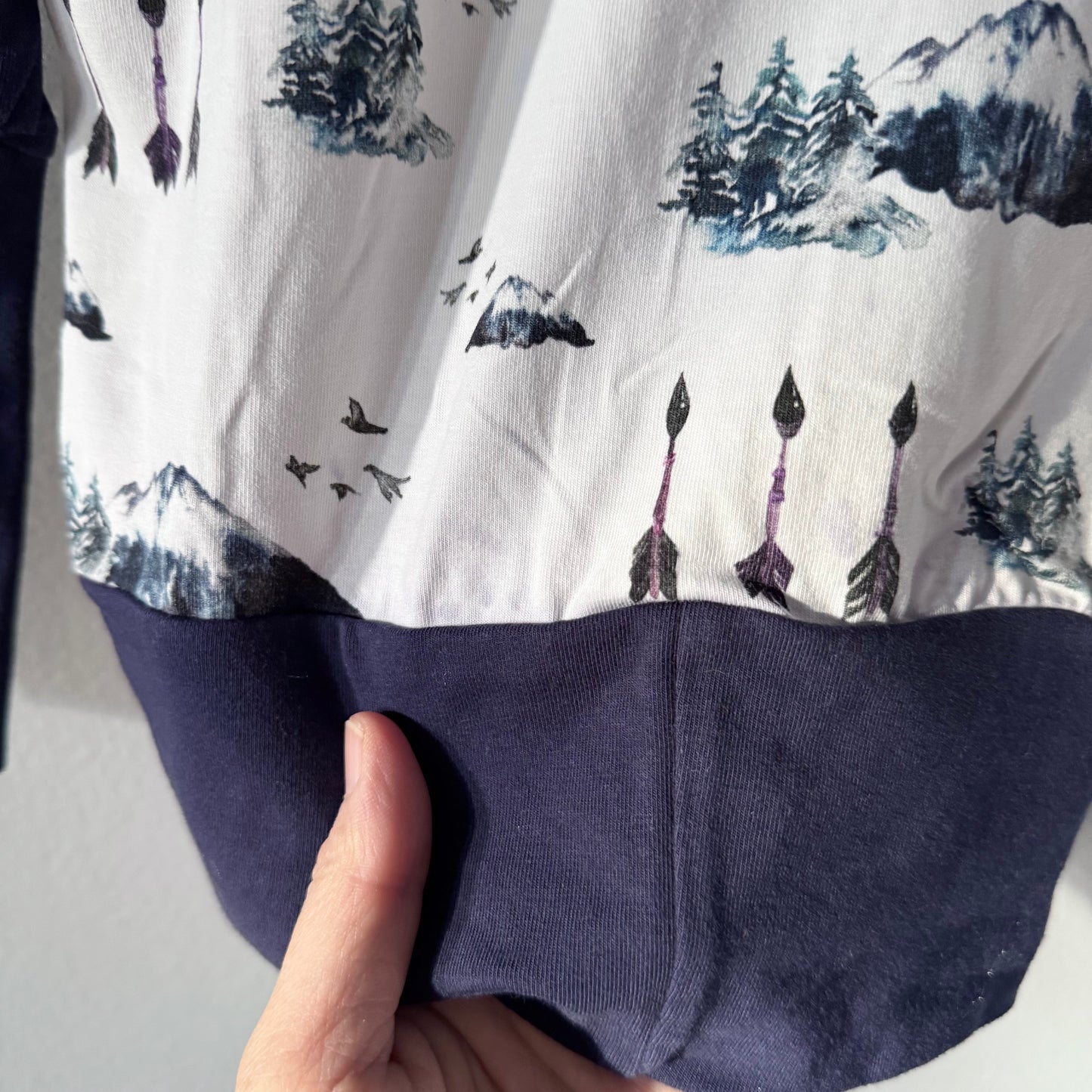 Handmade / White x navy grow with me hoodie / 3-5T