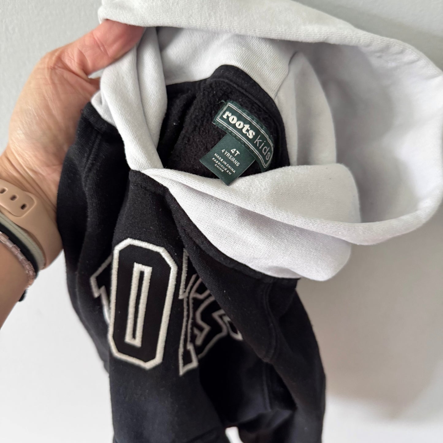 Roots / Black & white hoodie / 4T