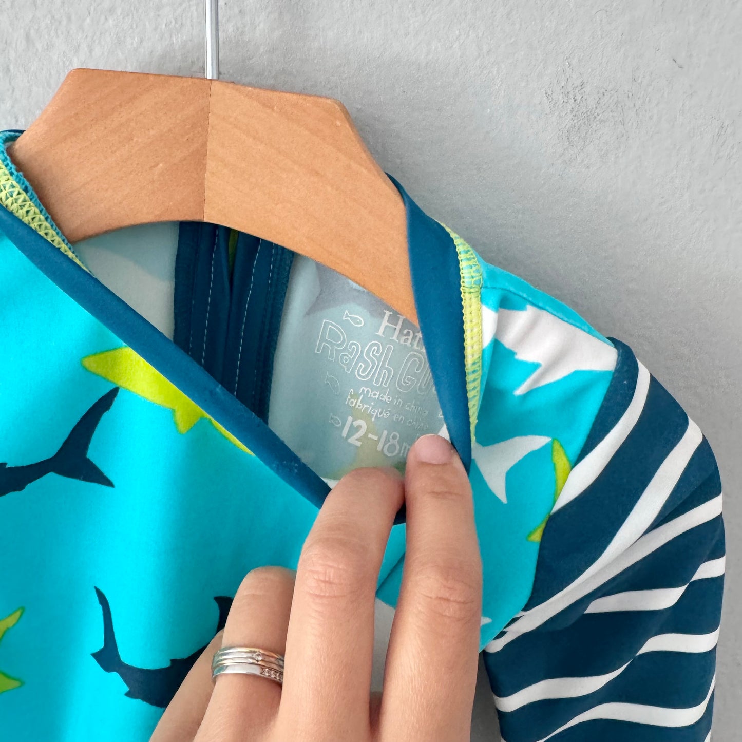 Hatley / Blue shark rash guard / 12-18M