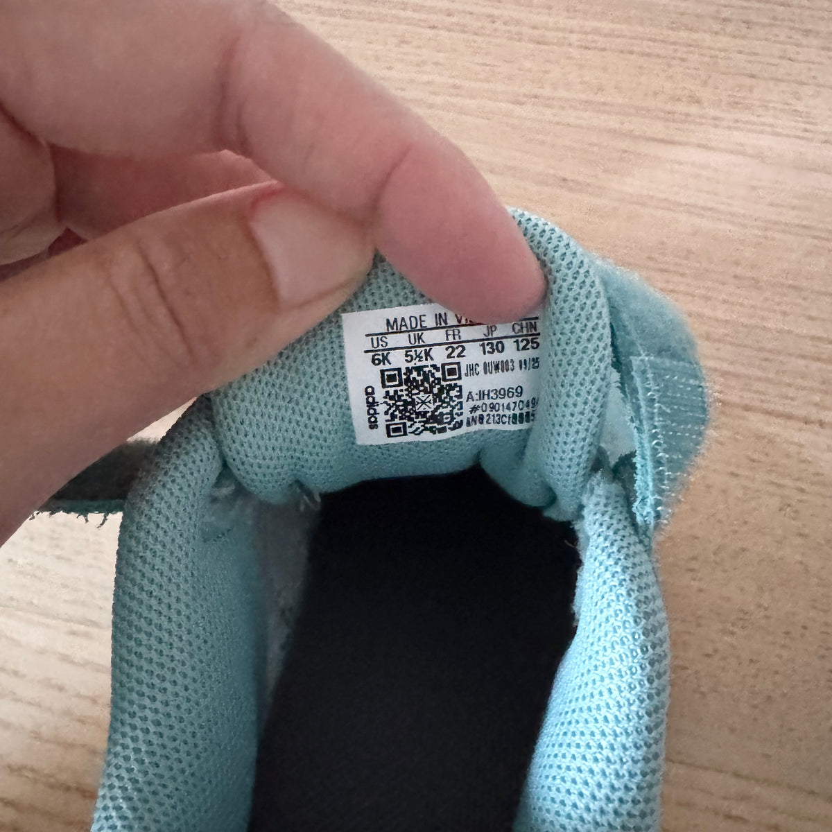 Adidas / Sneaker / US6 - Brand new