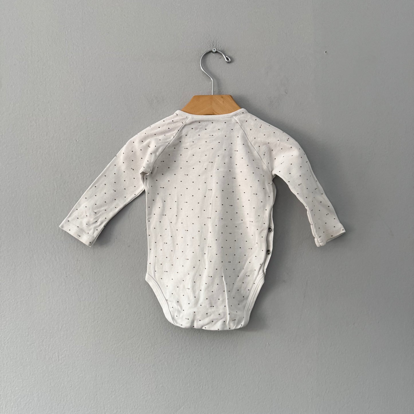 Petit Bateau / White x star long sleeve onesie / 12M