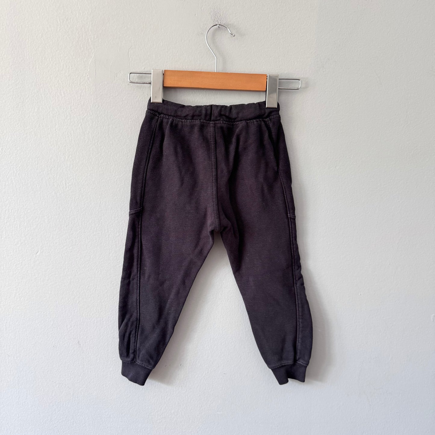 Zara / Black jogger pants / 3-4Y