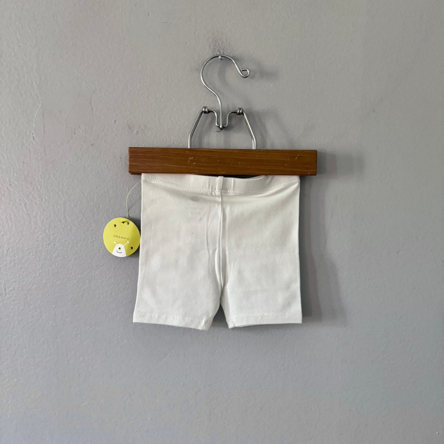Rise Little Earthling / White biker shorts / 9-12M - New with tag