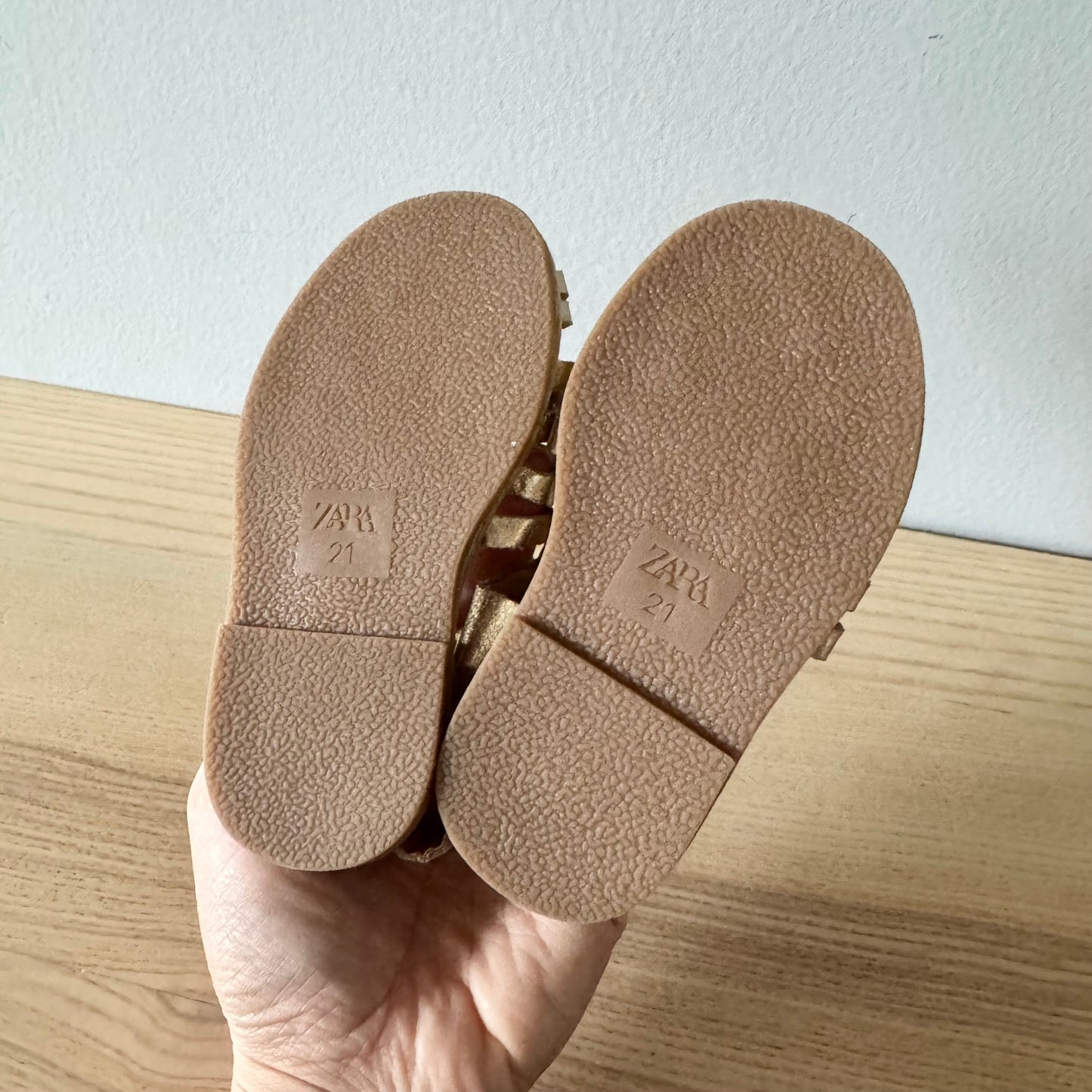 Zara / Sandales dorées / 21 (US5)