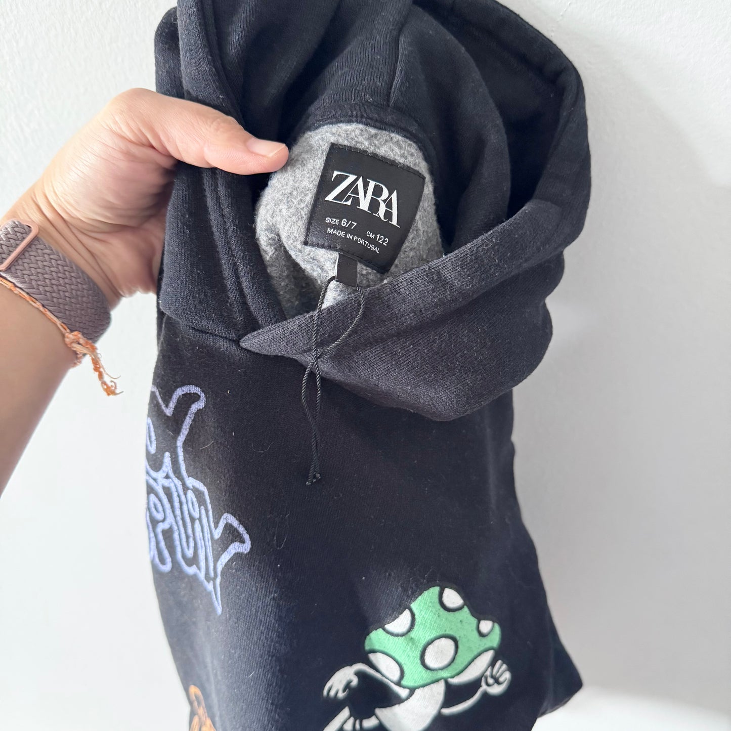 Zara / Black x mushroom hoodie / 6-7Y