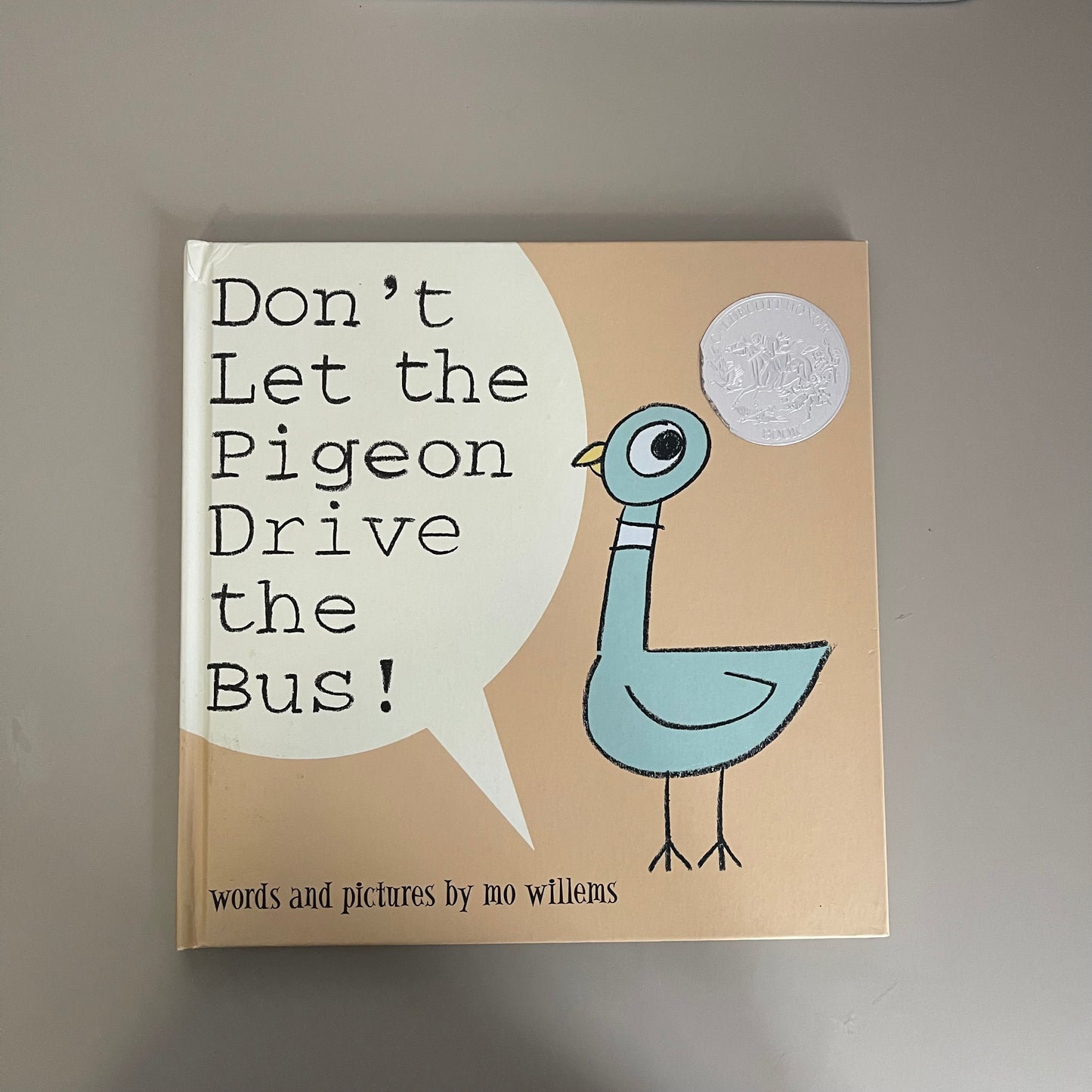 Don't Let the Pigeon Drive the Bus! / Mo Willems