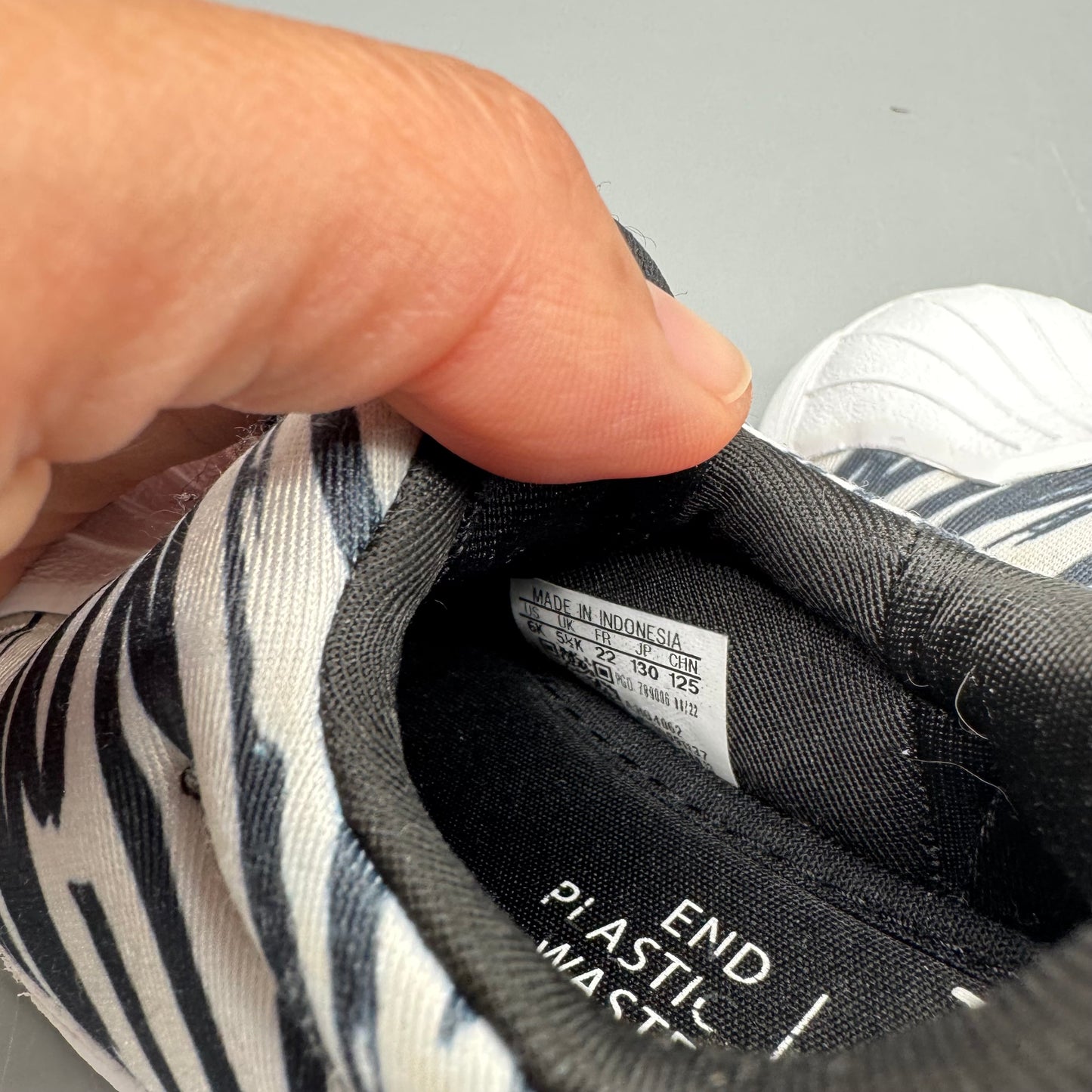Adidas / Running Shoes / US6