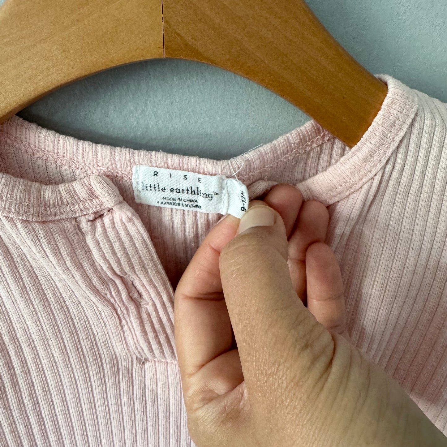 Rise little Earthling / Light pink ribbed romper / 9-12M