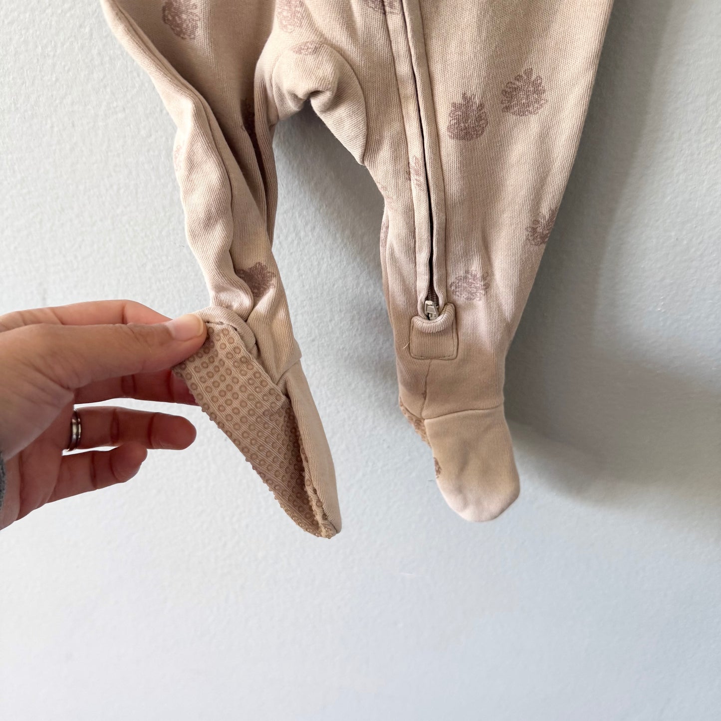 L'oved baby / Beige romper / 0-3M