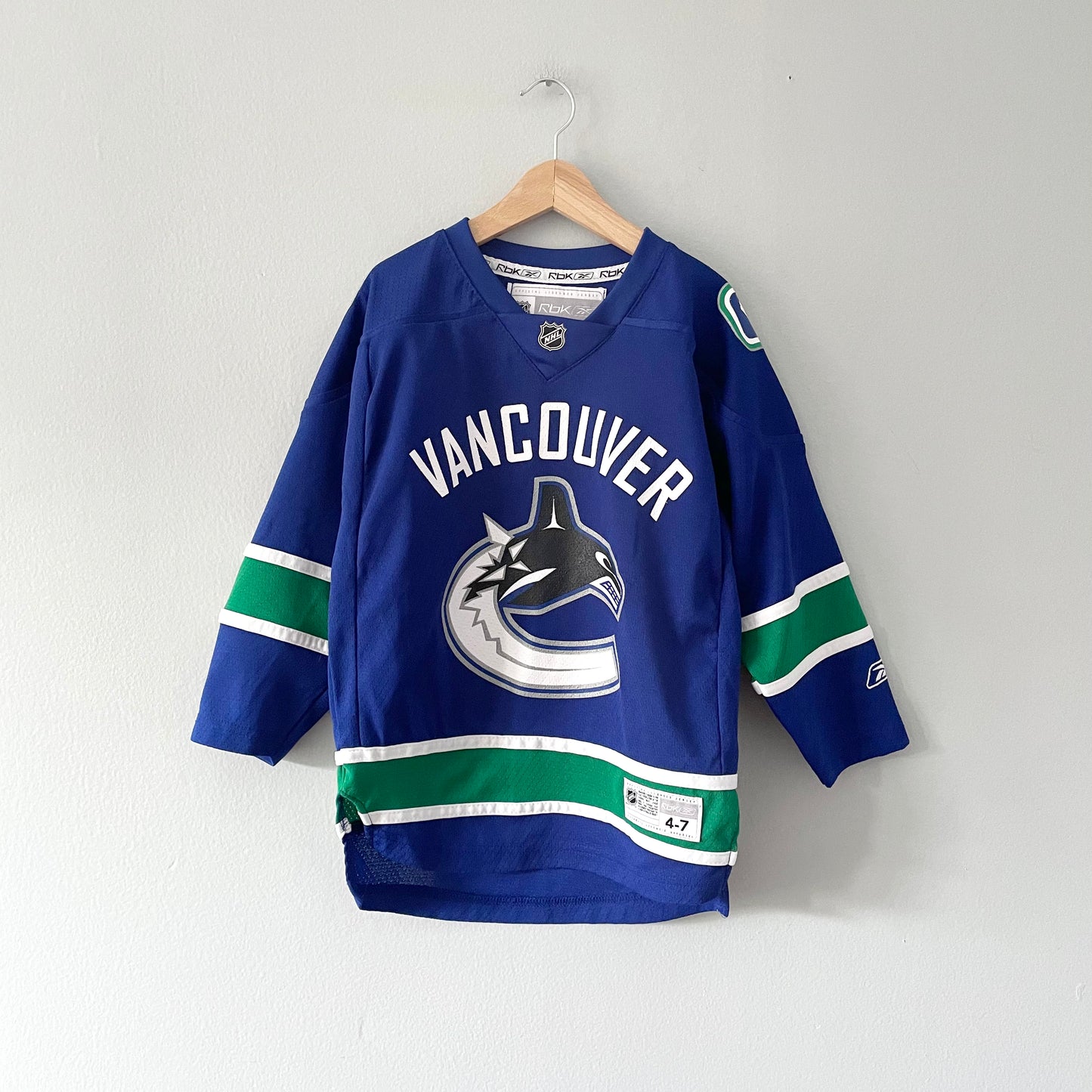 NHL / Vancouver Canucks jersey / 4-7Y